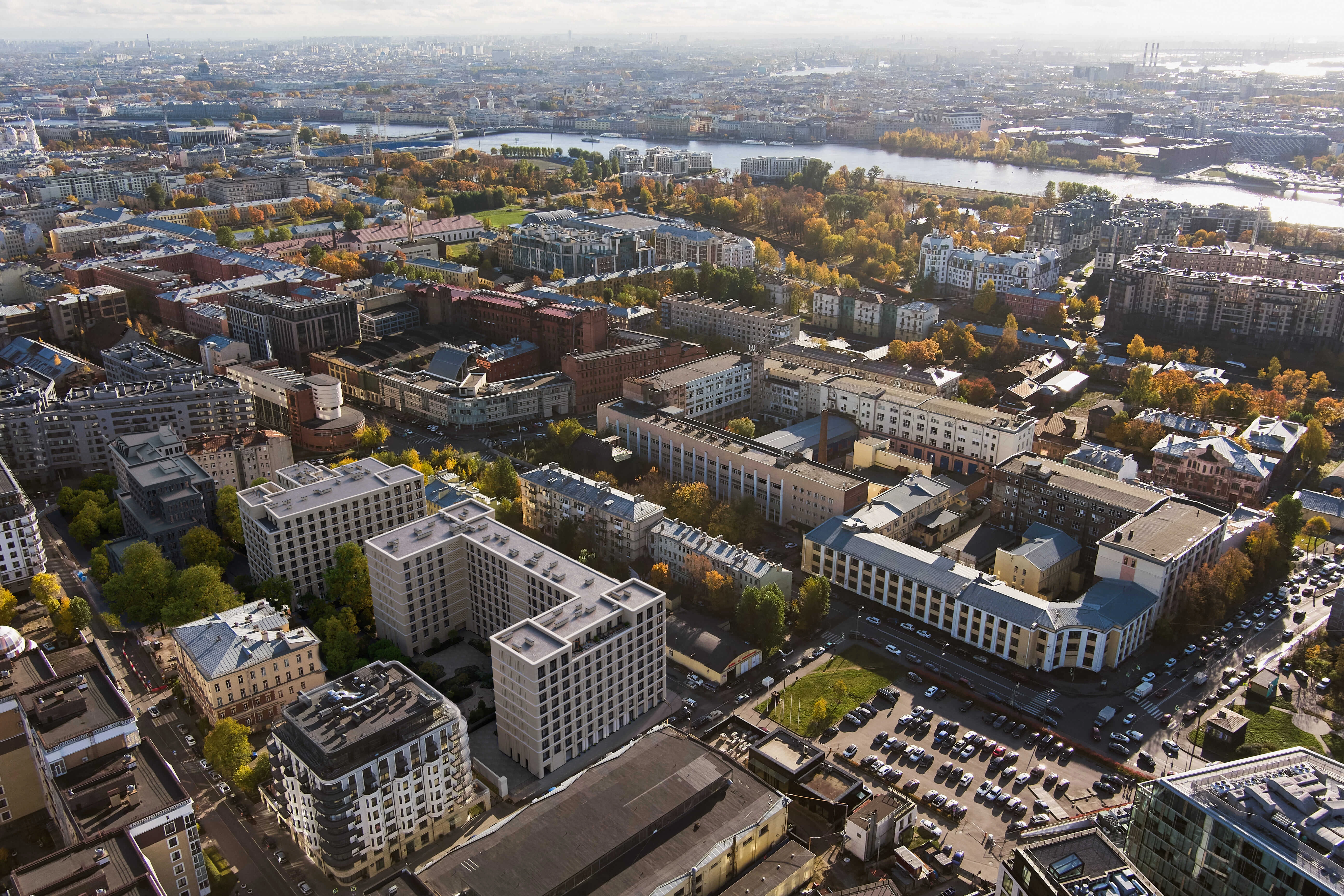 Аэрофотосъемка клубного дома Визионер на Петроградской стороне - современная архитектура в историческом районе Санкт-Петербурга